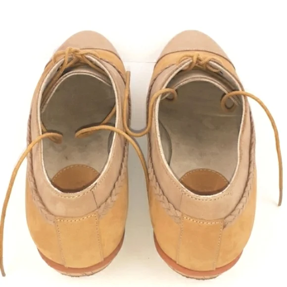 Wolverine Tan and Cream Flats - Picture 11 of 14